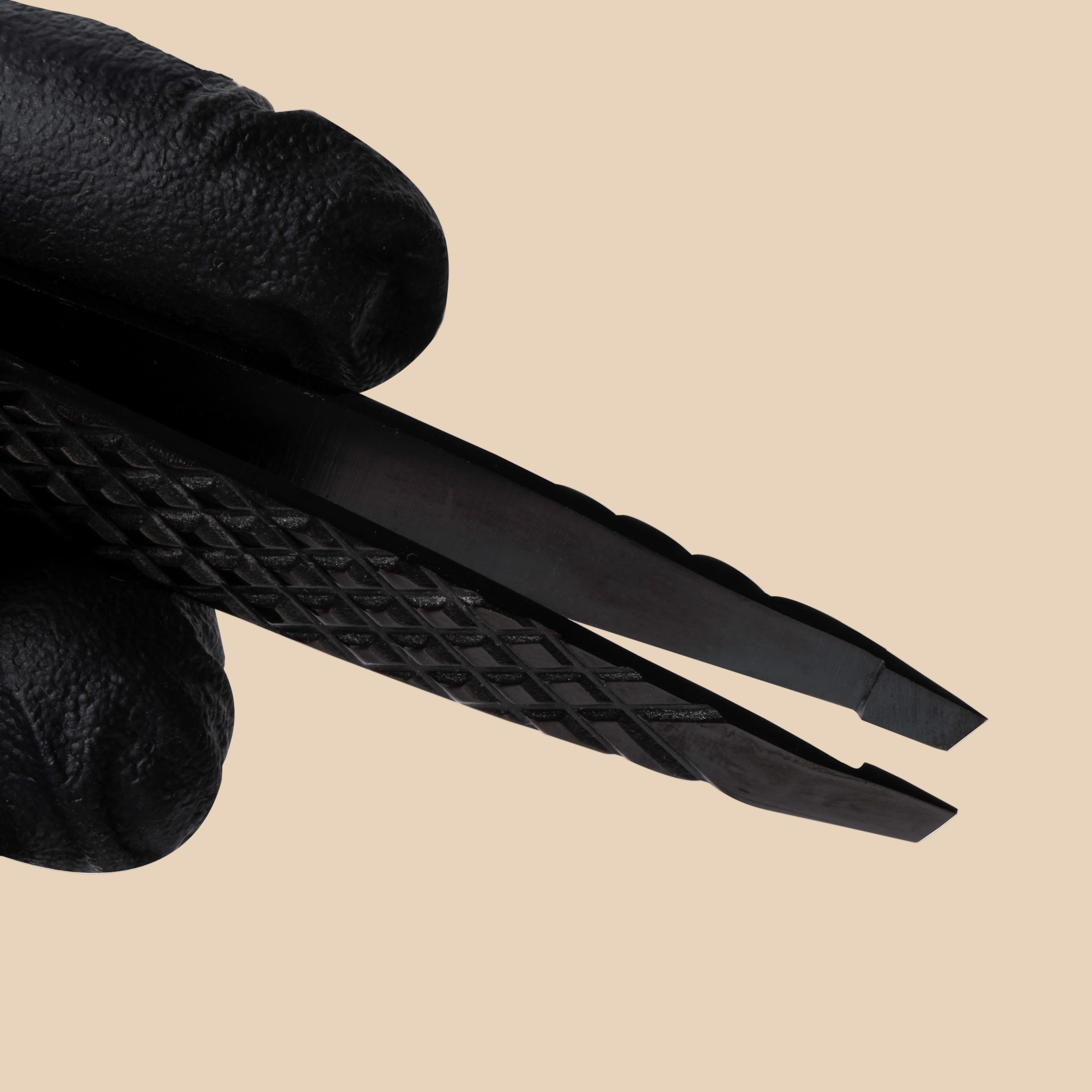 Elleebana Brow Tweezers - Precision grip