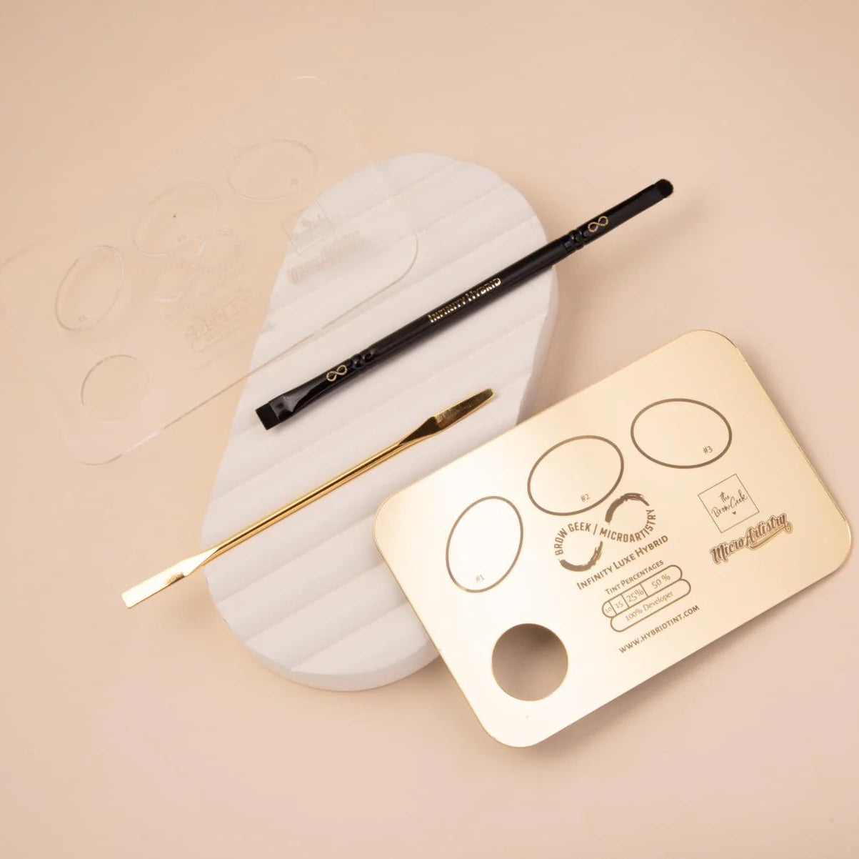 لوحة Infinity Lift & Tint Palette مع فرشاة Buff & Blend باللون الشفاف أو الذهبي