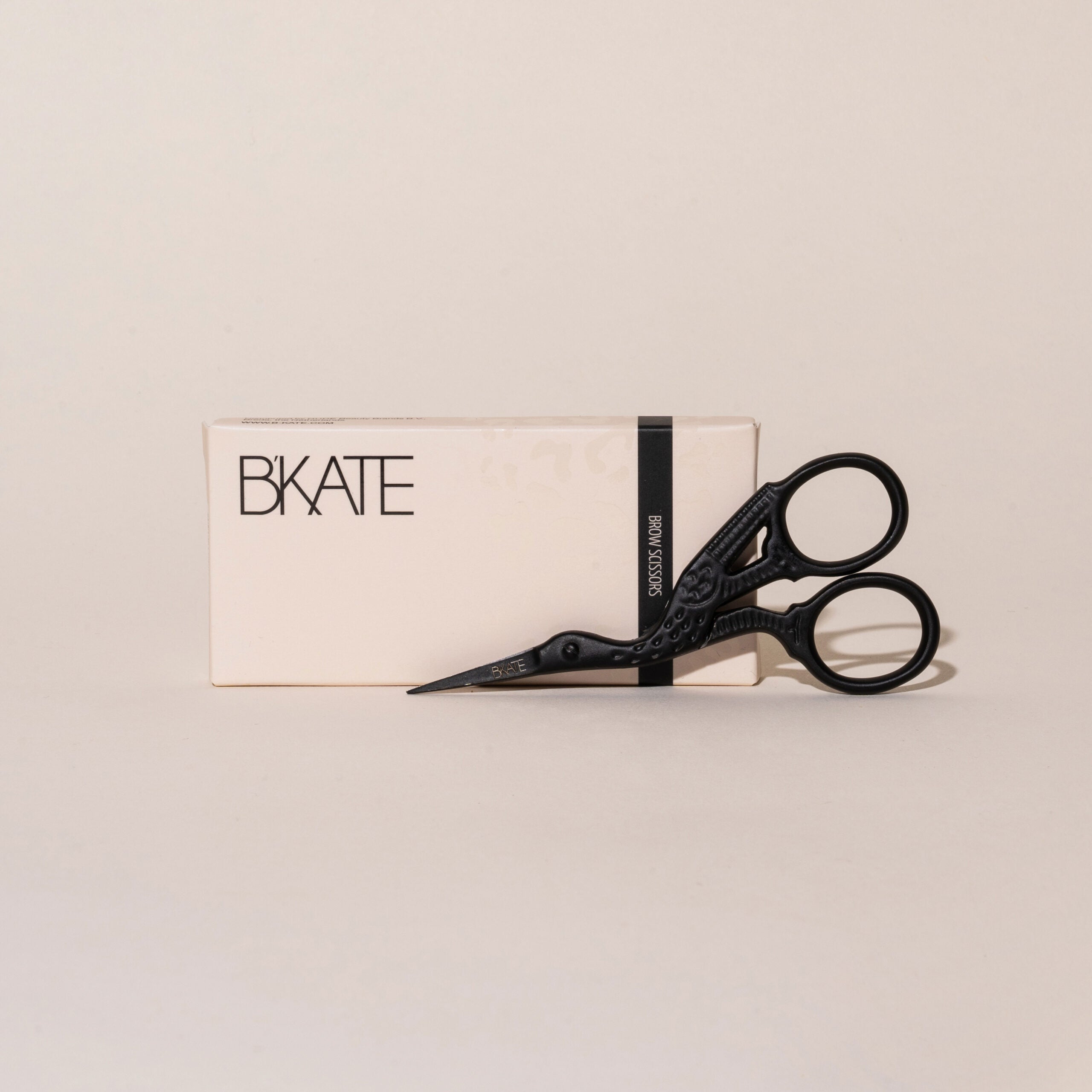 مقص حواجب B’KATE