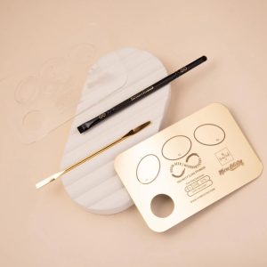 Infinity Lift & Tint Palette with Buff &
Blend Brush in Clear or Gold